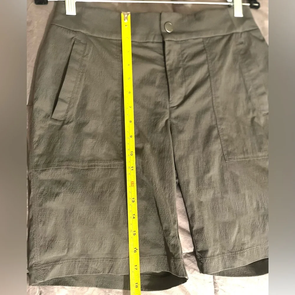 GW 2025 Athleta Sz 4 Women’s Lightweight Shorts w/front & back pockets - Picture 6 of 12